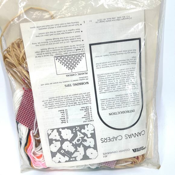 Vintage Leisure Arts Canvas Capers Stitchery Kit Complete *unsealed* - Picture 3 of 3